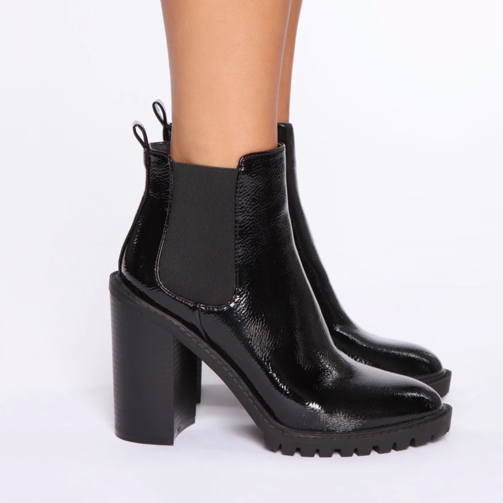 Fashion Nova Black Patent Chunky Boots Size 6.5
